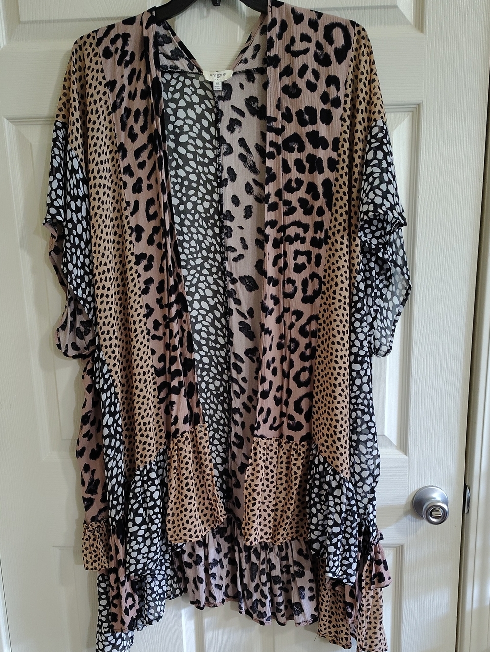 Umgee Black and Beige Animal Print Kimono